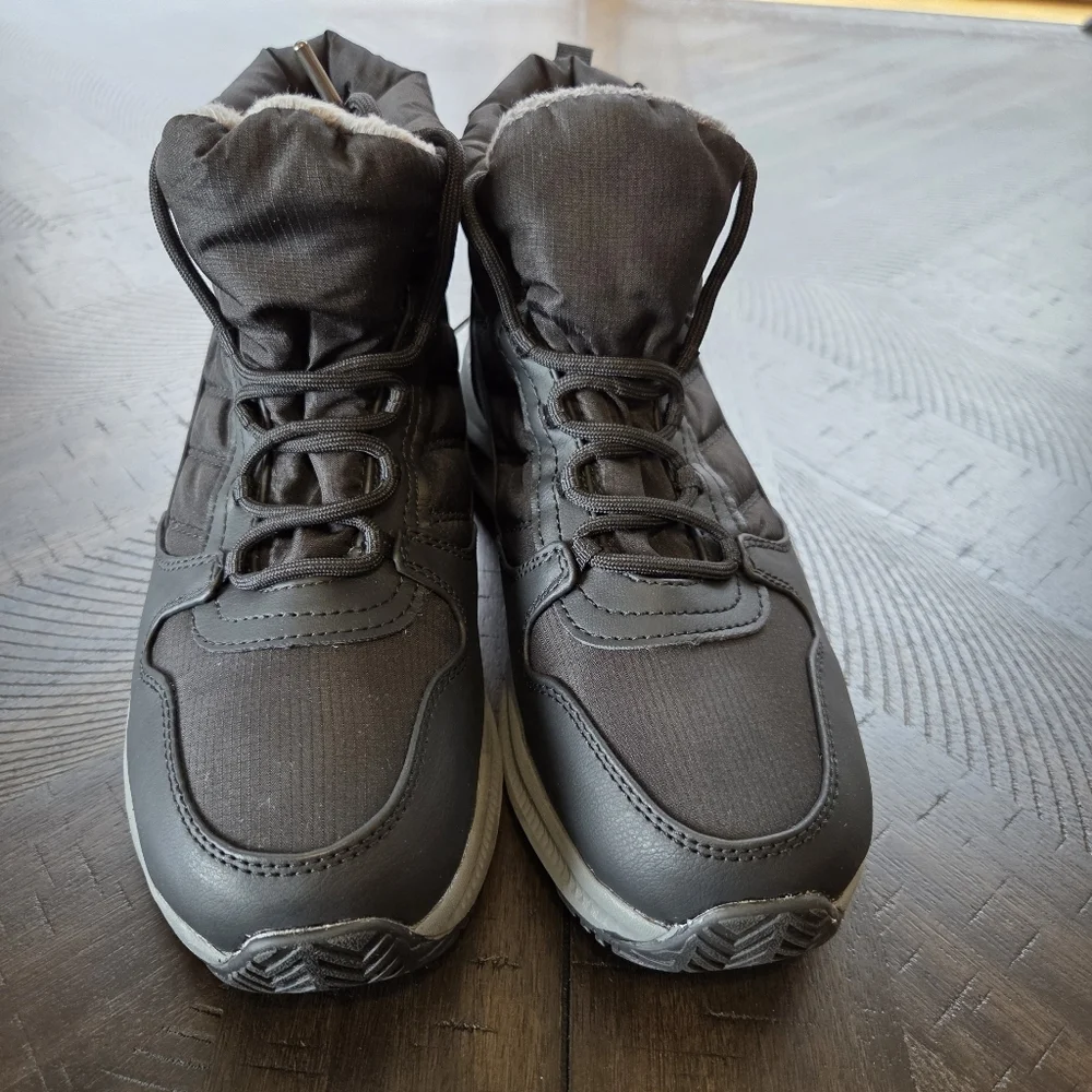 Eddie Bauer Balasana Faux Fur Lined Winter Boots - Grey / Black - Size 8